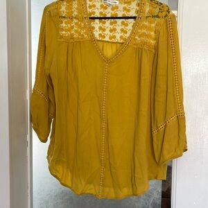 Bright yellow tunic with 3/4 sleeves